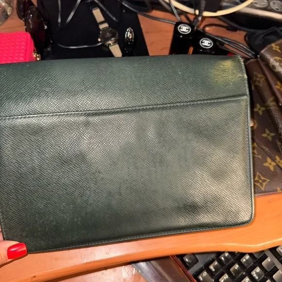 Project Louis Vuitton Green Leather clutch with Gold Lock - Picture 7 of 15